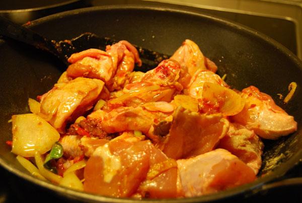 मल्टीवार्क में मशरूम के साथ चिकन सबसे स्वादिष्ट खाना पकाने के विकल्प!