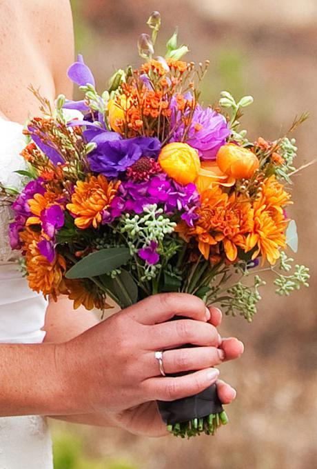 गर्म रंगों में ईटूड: शादी के शरद ऋतु के गुलदस्ते